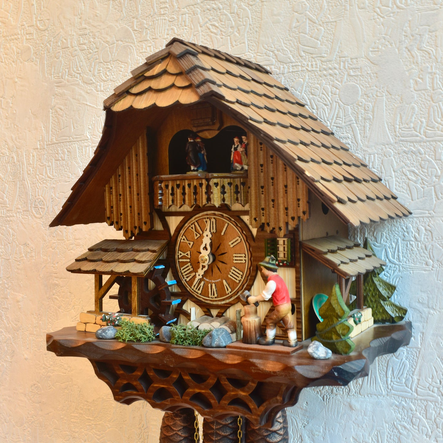 Musical mechanical cuckoo clock - with wood cutter and German farm dance moving parts - 8 day movement