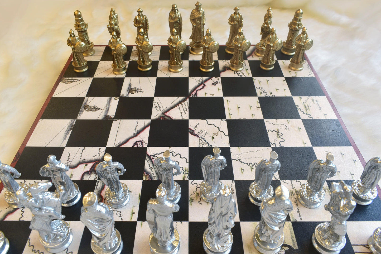 Camelot Conquest Chess Set (Gold and Silver Pawns)