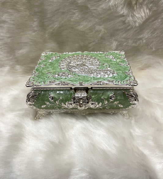 Emerald Elegance: Sterling Silver Jewelry Box in Green