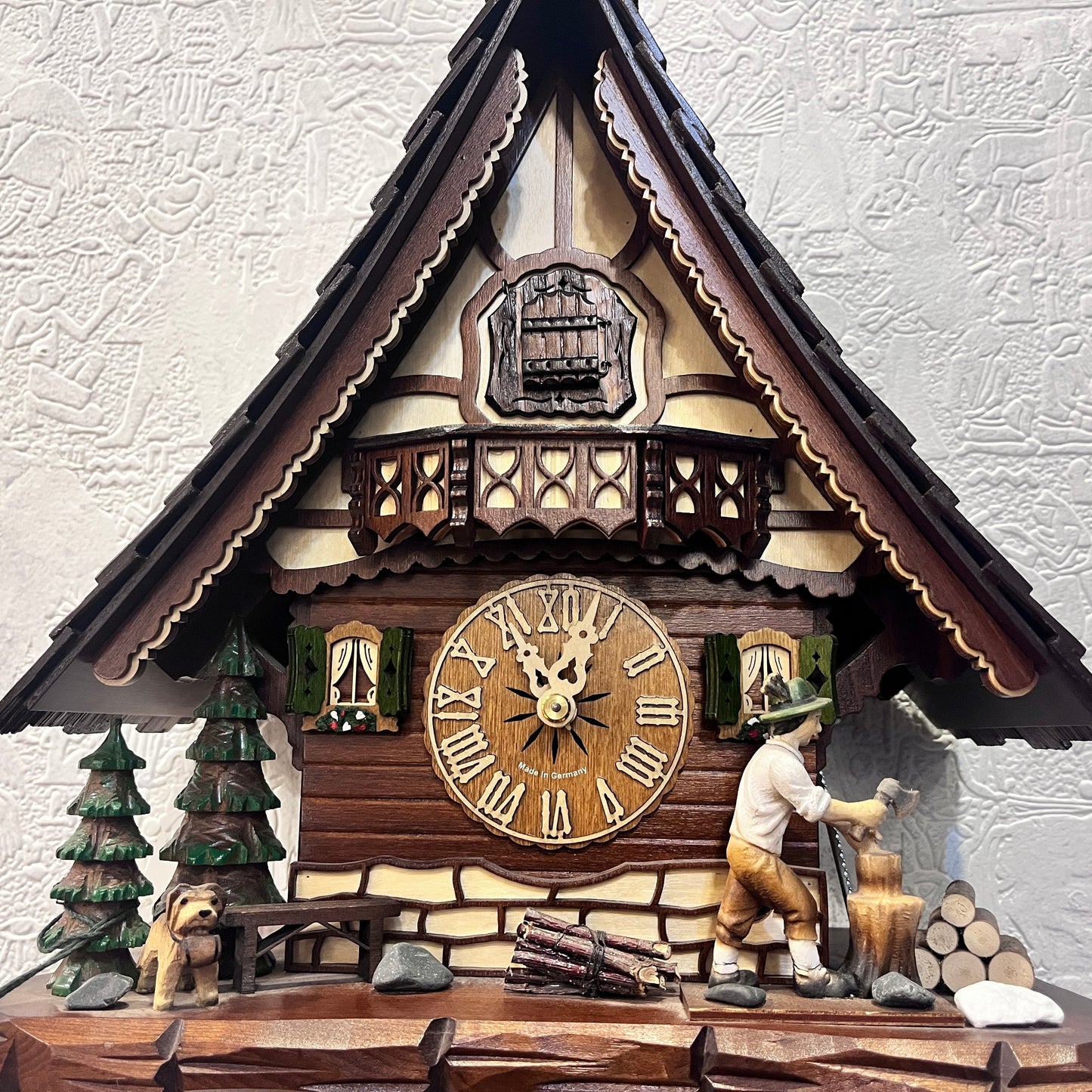 Mechanical original  cuckoo clock with wood cutter with pine trees and dog miniature - 8 day Movement